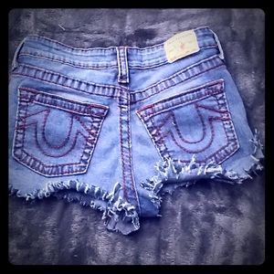 Cute &trendy frayed cut-off daisy dukes